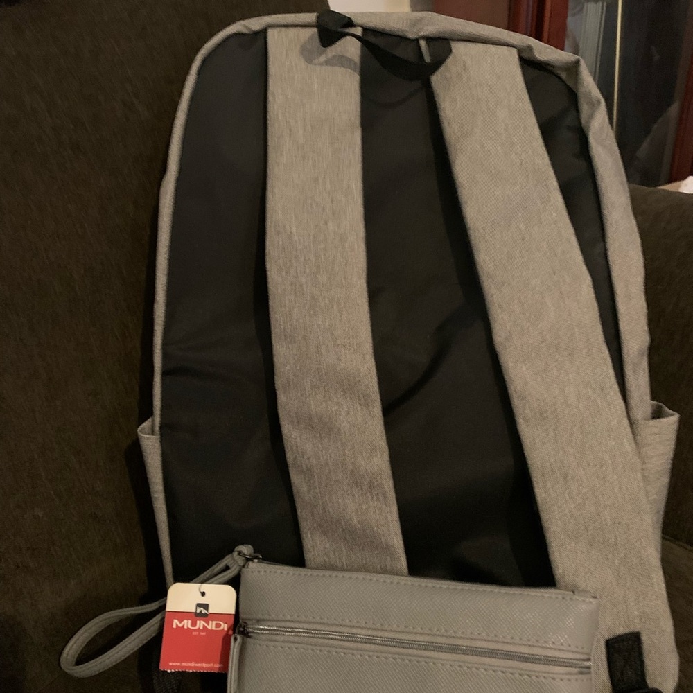 Backpack - Picture 4 of 7